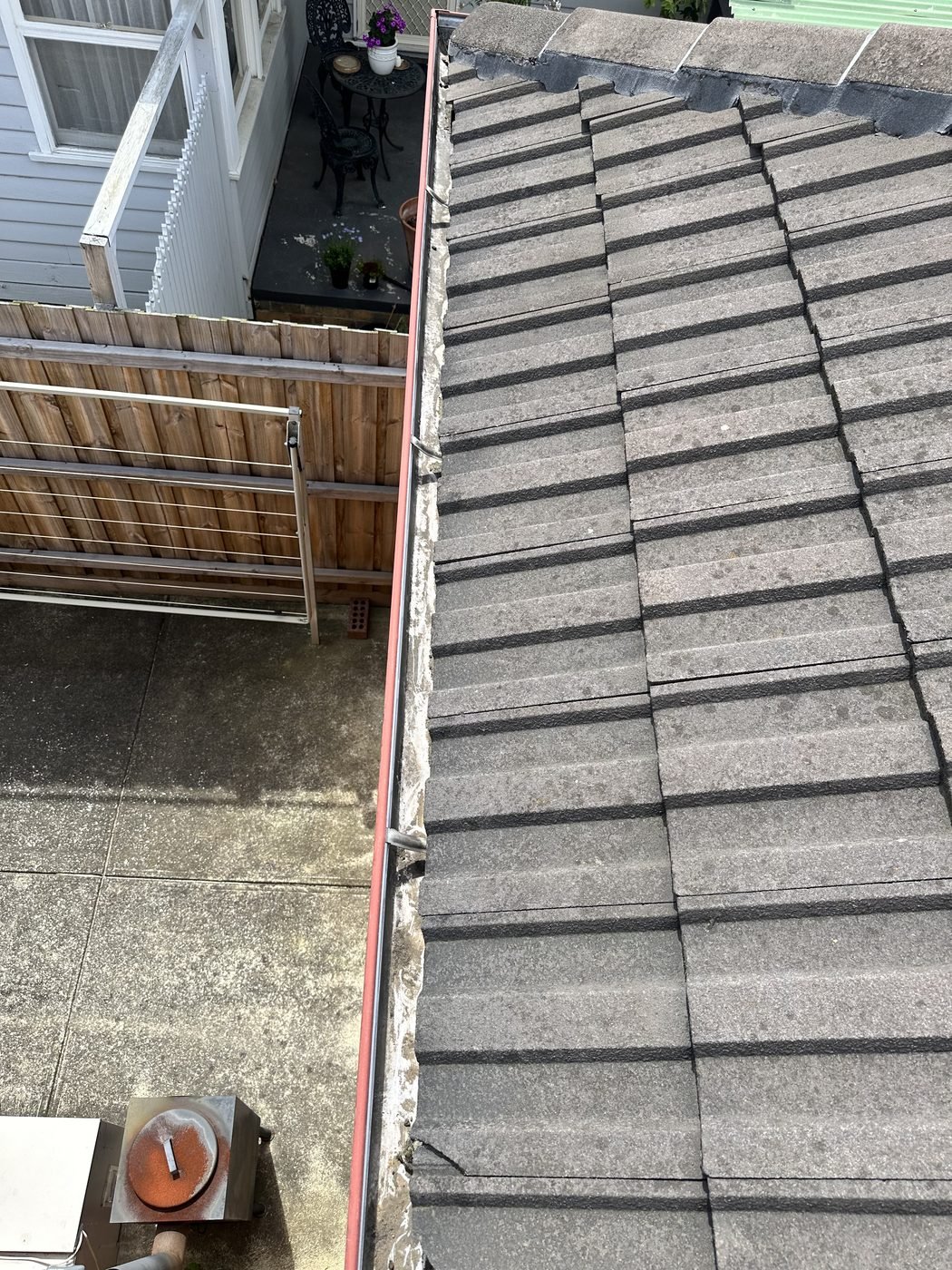 Cleaning a gutter