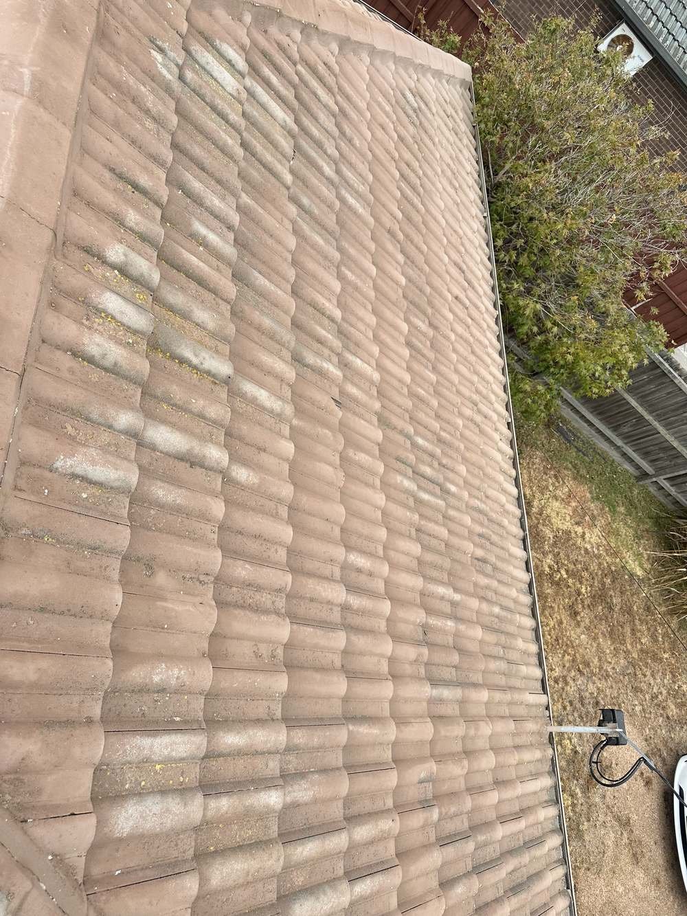 A roof mid clean